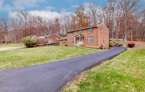 9009 Royal Oak Dr, Louisville, KY 40272