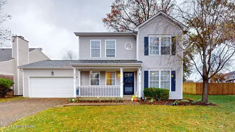 4812 Oak Pointe Dr, Louisville, KY 40245