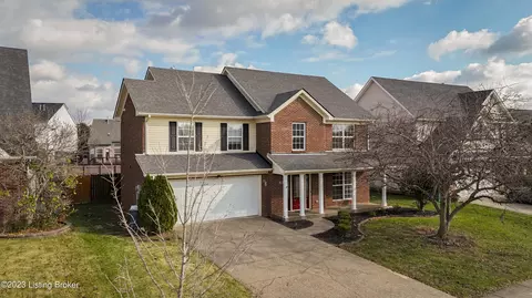 7017 Black Walnut Cir, Louisville, KY 40229