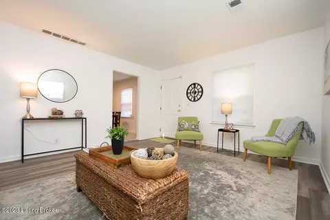 5004 Ventura Dr, Louisville, KY 40272