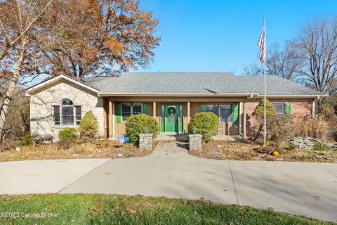 674 W Laurel River Dr, Shepherdsville, KY 40165
