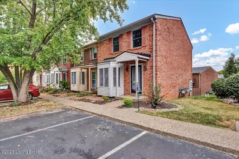 153 Gardiner Lake Rd, Louisville, KY 40205