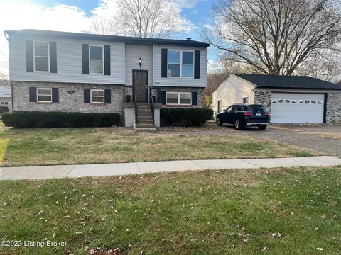 9808 Agena Dr, Louisville, KY 40229