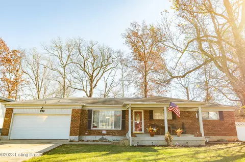 238 Indiana Trl, Radcliff, KY 40160