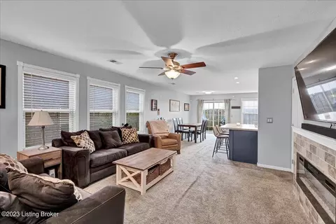 8428 Grand Trevi Dr, Louisville, KY 40228