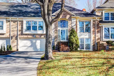 1203 Wellington Pl, Louisville, KY 40207