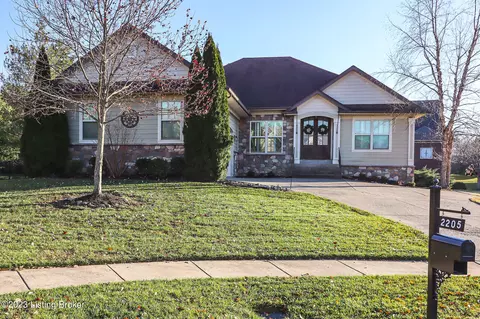 2205 Claymore Cir, Louisville, KY 40245
