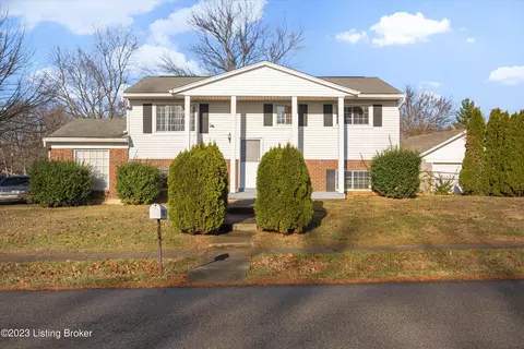 5001 Oldshire Rd, Louisville, KY 40229