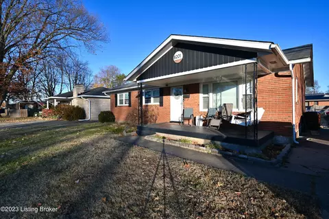 8201 Pandorea Dr, Louisville, KY 40258