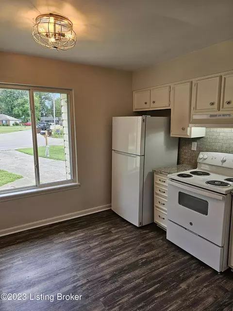 718 Lydgate Cv, Louisville, KY 40222