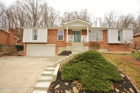 9102 Royal Oak Dr, Louisville, KY 40272
