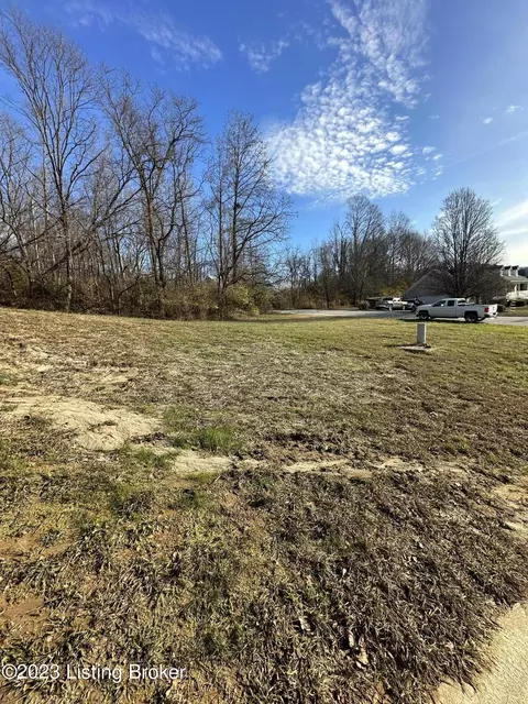 10704 Grape Arbor Dr, Louisville, KY 40214
