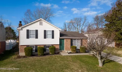 8800 Old Ironsides Dr, Louisville, KY 40228