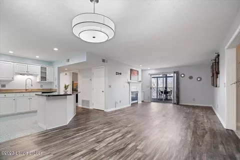 8507 Atrium Dr #203, Louisville, KY 40220
