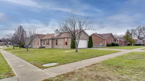 11300 Garden Trace Dr, Louisville, KY 40229