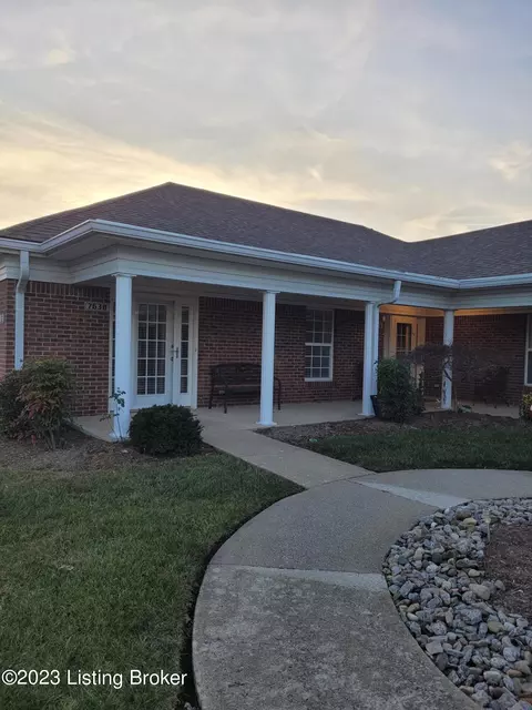 7638 Stovall Pl, Louisville, KY 40228
