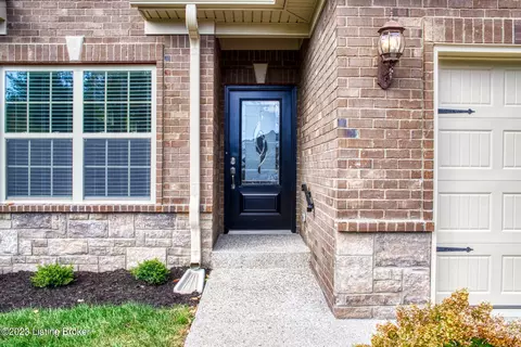 7001 Reker Dr, Louisville, KY 40228