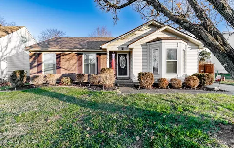9815 Stanalouise Dr, Louisville, KY 40291