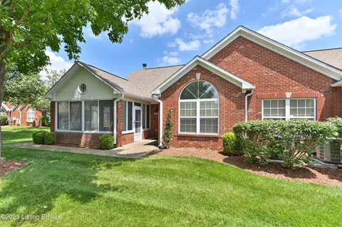 8136 Saint Andrews Village Dr, Louisville, KY 40241