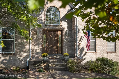 907 Locust Pointe Pl, Louisville, KY 40245