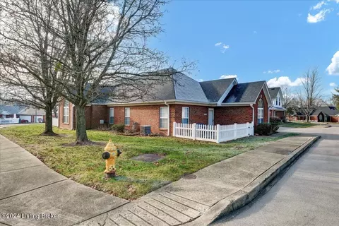 10015 Grey Hawk Dr, Louisville, KY 40219