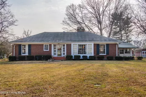 2208 Bashford Manor Ln, Louisville, KY 40218