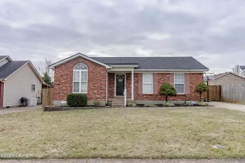 149 W Aulbern Dr, Mount Washington, KY 40047