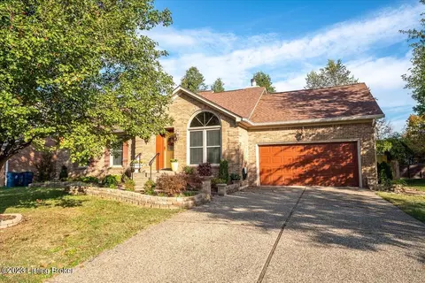 7505 Newton Dr, Louisville, KY 40228