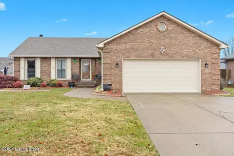 4915 Hunters Point Cir, Louisville, KY 40216