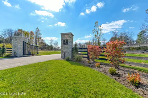 2 Enclave Dr, Goshen, KY 40026