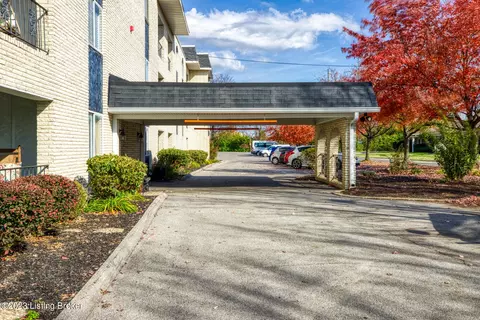 4875 Sherburn Ln #1I, Louisville, KY 40207