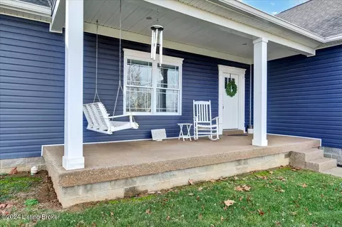 915 Stringer Ln, Mount Washington, KY 40047 photo 4