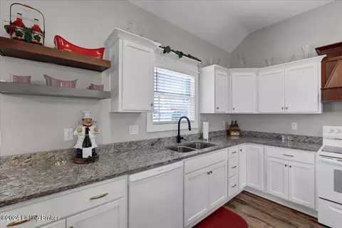 915 Stringer Ln, Mount Washington, KY 40047 photo 16