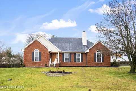 2006 Cherrywood Dr, La Grange, KY 40031
