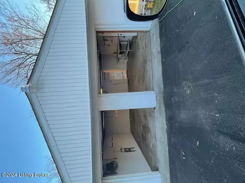 910 Westview Dr, Louisville, KY 40214