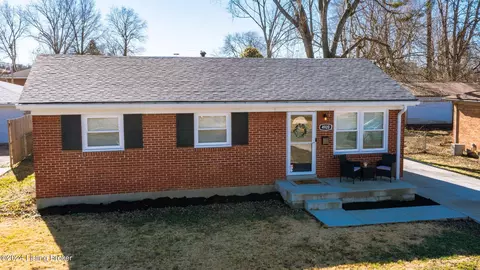 4920 Woodhill Ln, Louisville, KY 40219