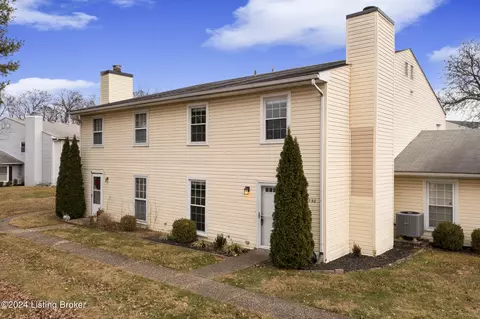 3730 Charter Oaks Dr, Louisville, KY 40241
