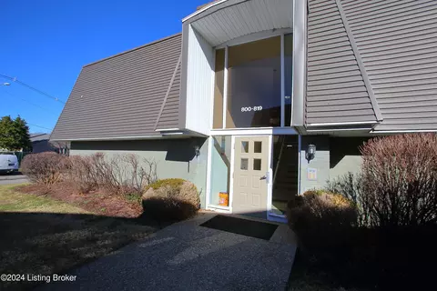 800 La Fontenay Ct, Louisville, KY 40223