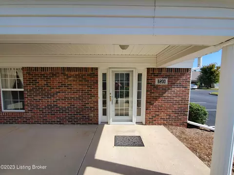 8200 Delta Cir, Louisville, KY 40228