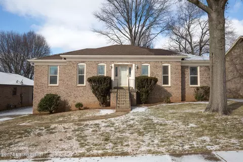 7415 Crawfordshire Ln, Louisville, KY 40220