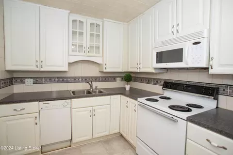 8127 Lake Ave #A5, Louisville, KY 40222