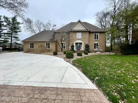 9214 Woodhurst Ct, Louisville, KY 40222