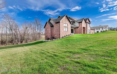 Exterior - 5560 Old Vincennes Rd, Floyds Knobs, IN 47119 photo 2 of 21