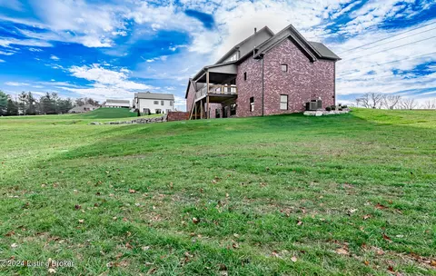 Exterior - 5560 Old Vincennes Rd, Floyds Knobs, IN 47119 photo 8 of 21