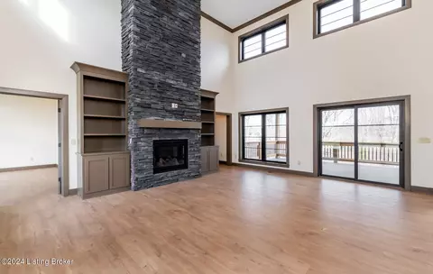 Living - 5560 Old Vincennes Rd, Floyds Knobs, IN 47119 photo 3 of 6