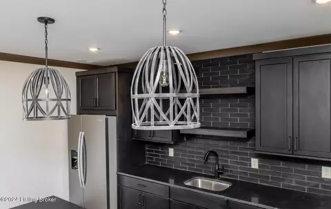 Kitchen - 5560 Old Vincennes Rd, Floyds Knobs, IN 47119 photo 18 of 18