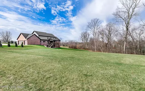 Exterior - 5560 Old Vincennes Rd, Floyds Knobs, IN 47119 photo 5 of 21
