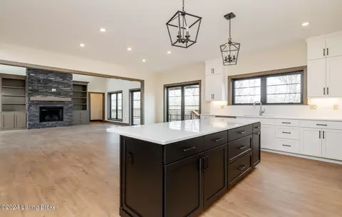 Kitchen - 5560 Old Vincennes Rd, Floyds Knobs, IN 47119 photo 5 of 18