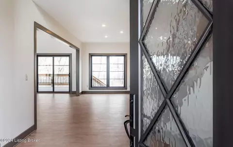Entry Way - 5560 Old Vincennes Rd, Floyds Knobs, IN 47119 photo 2 of 12