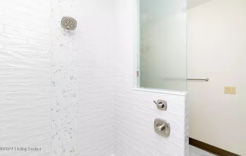 Bath - 5560 Old Vincennes Rd, Floyds Knobs, IN 47119 photo 7 of 19